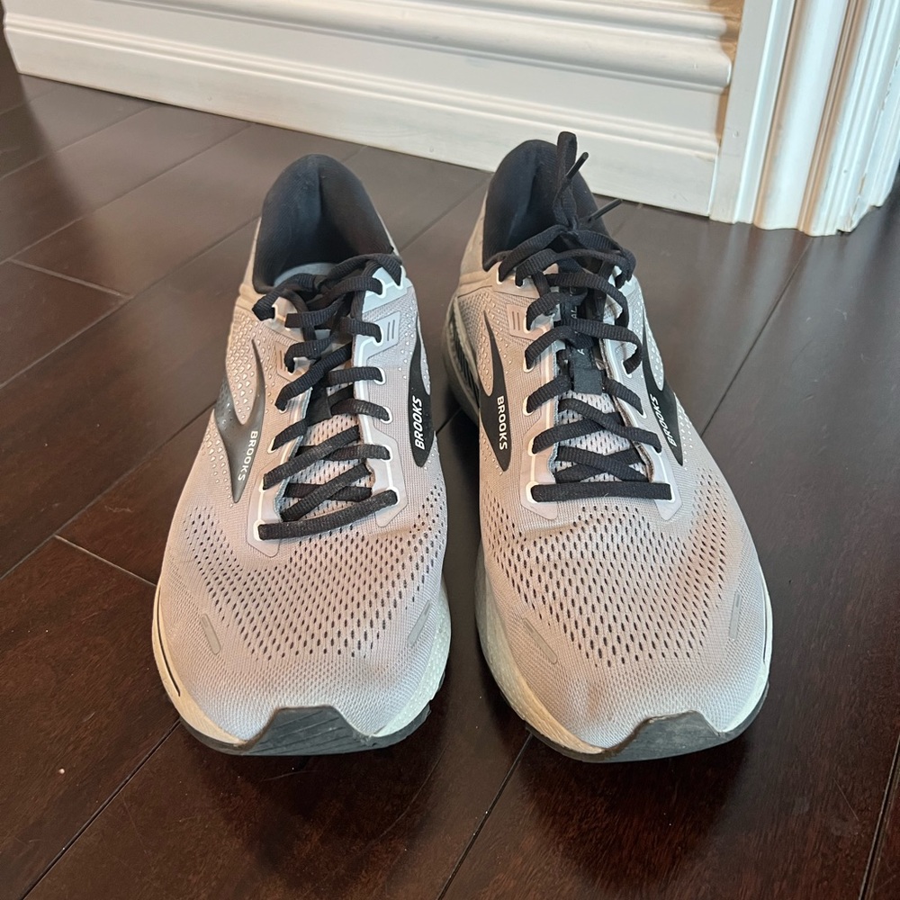 Brook’s Adrenaline GTS 22